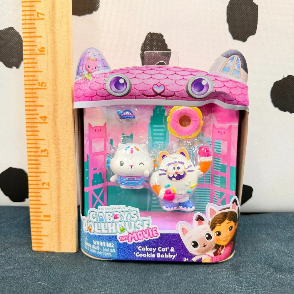 DreamWorks Gabby's Dollhouse Cakey Cat & Cookie Bobby Kids Toy White Pink